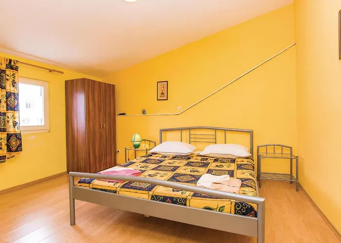 Pet Friendly Apartment In Pakostane With Kitchen