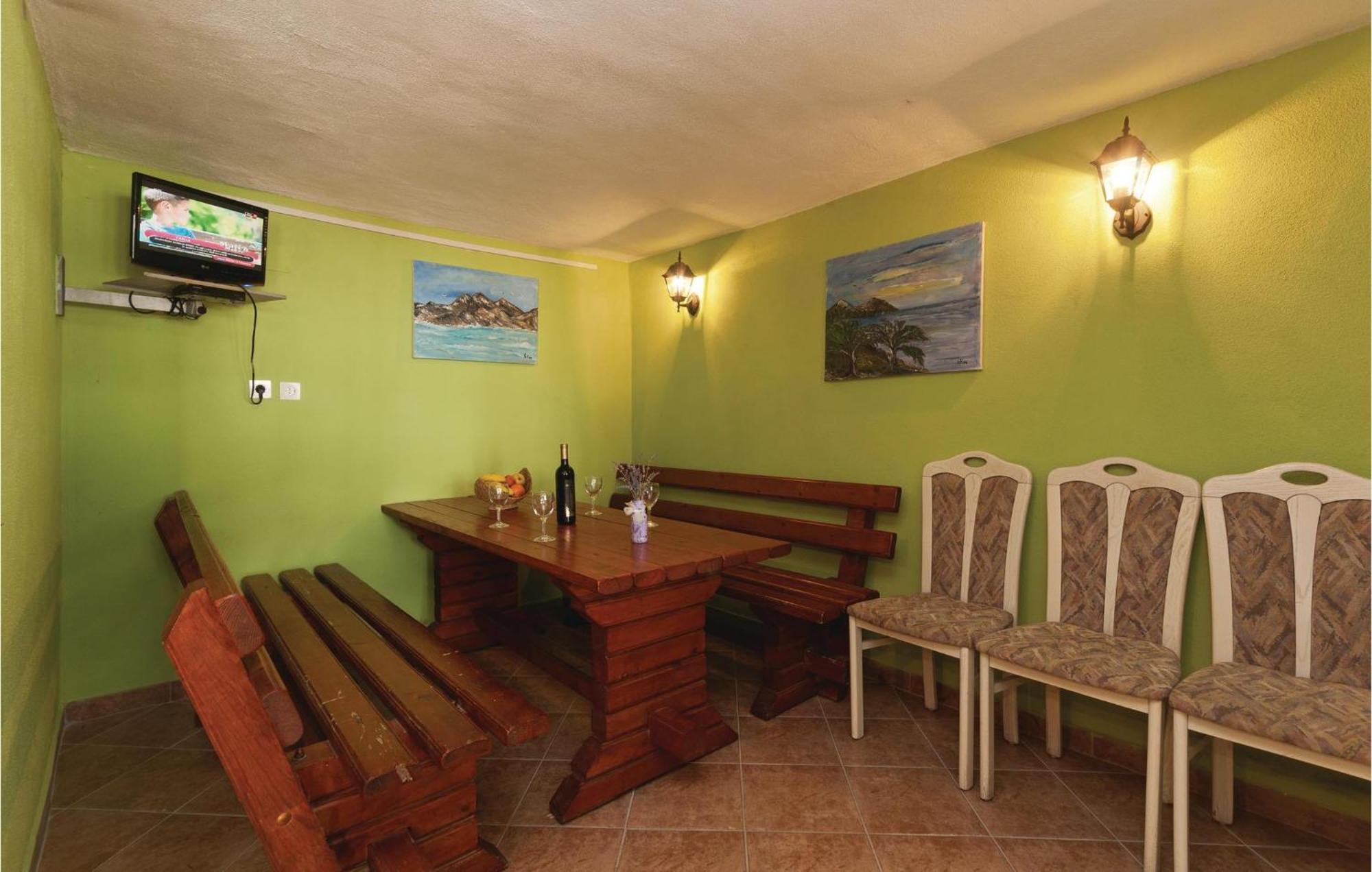 Apartament Pet Friendly In With Kitchen Pakoštane