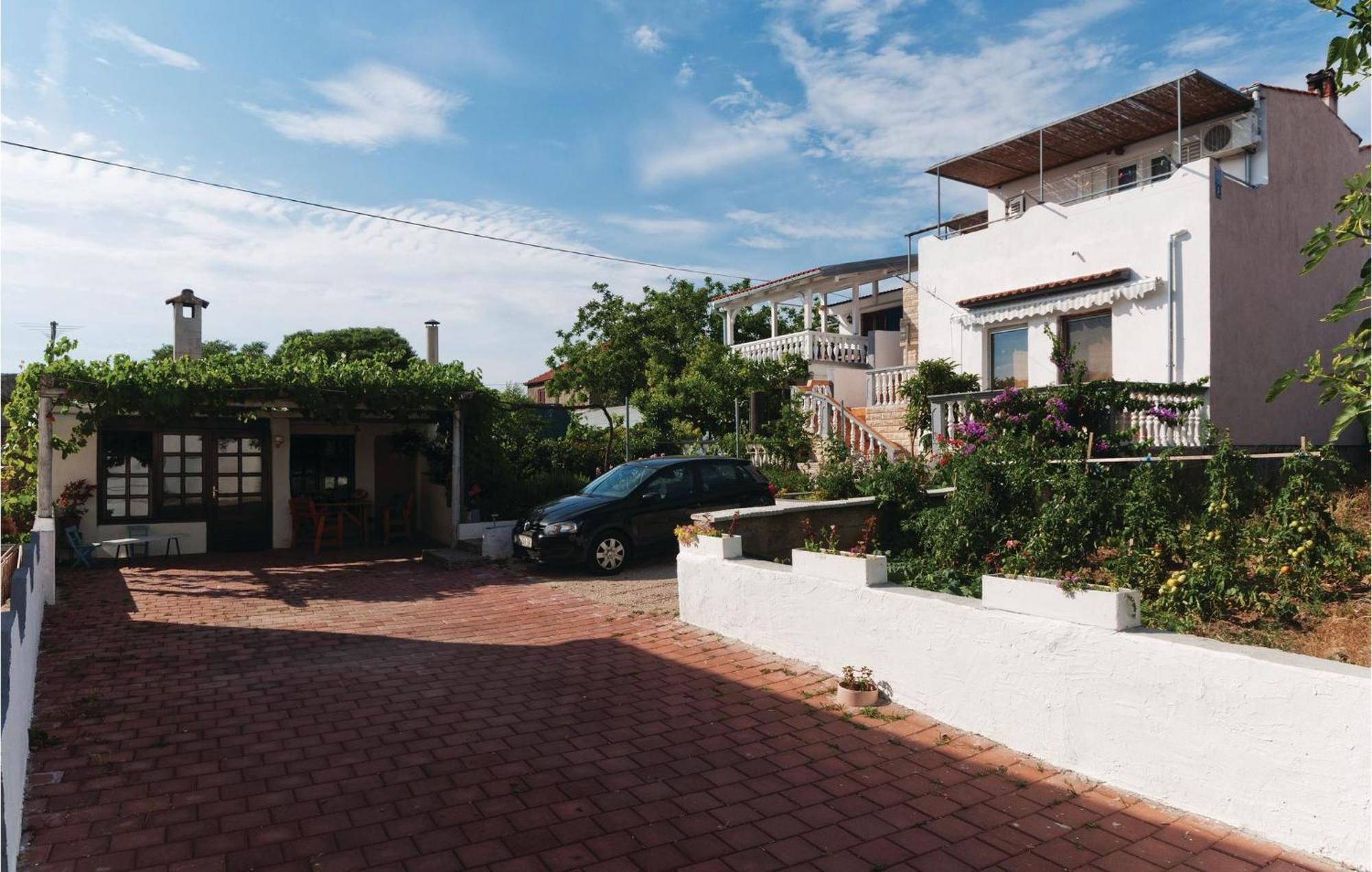 Pet Friendly Apartment In Pakostane With Kitchen * Pakoštane