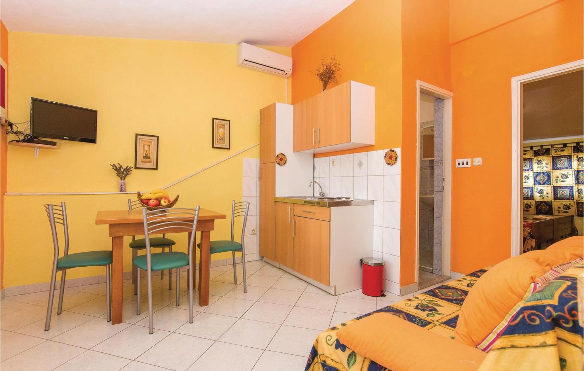 Pet Friendly Apartment In Pakostane With Kitchen Apartment