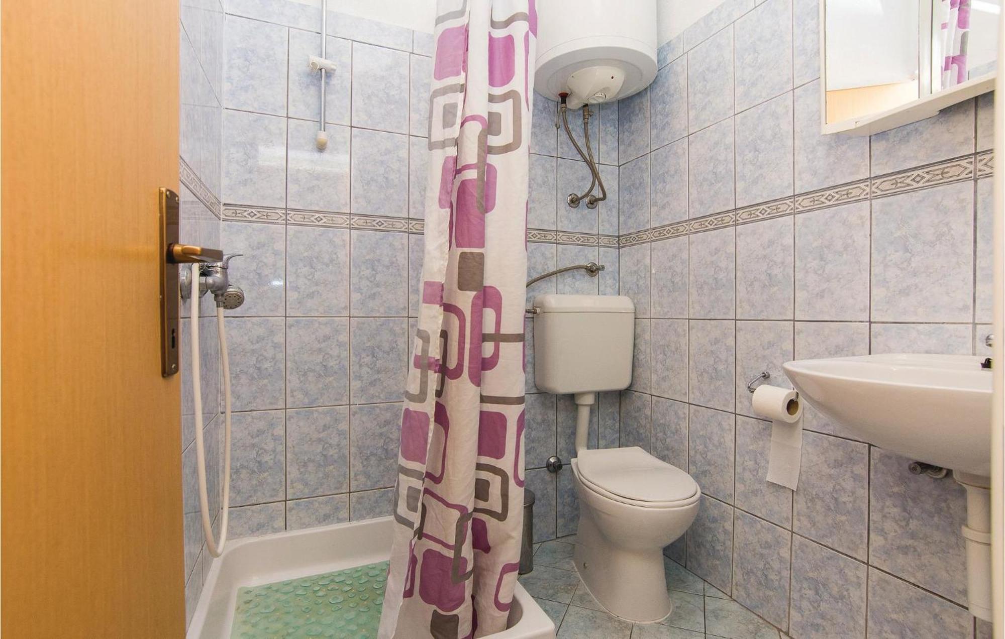 Pet Friendly Apartment In Pakostane With Kitchen