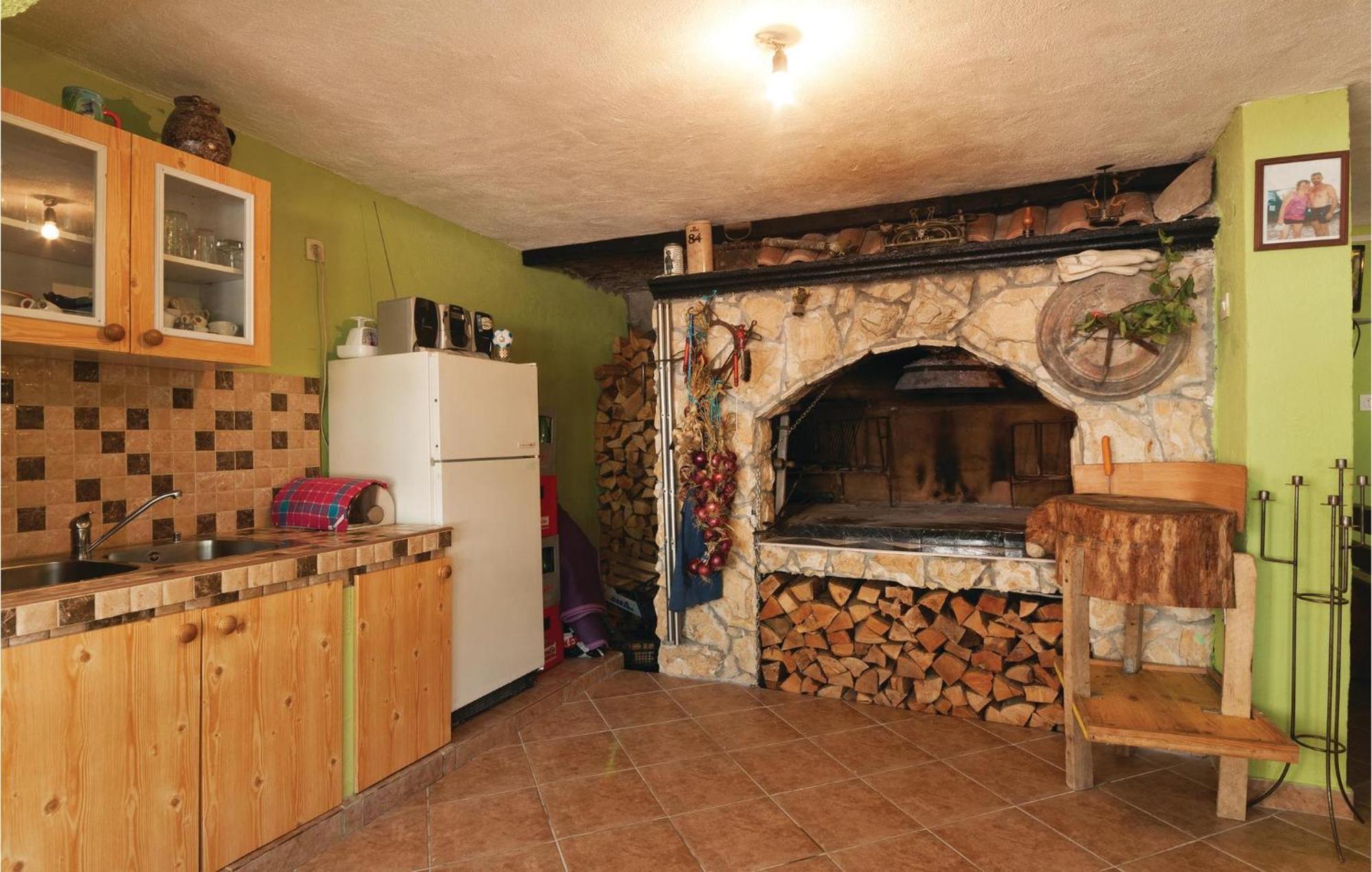 Apartment Pet Friendly Apartment In Pakostane With Kitchen